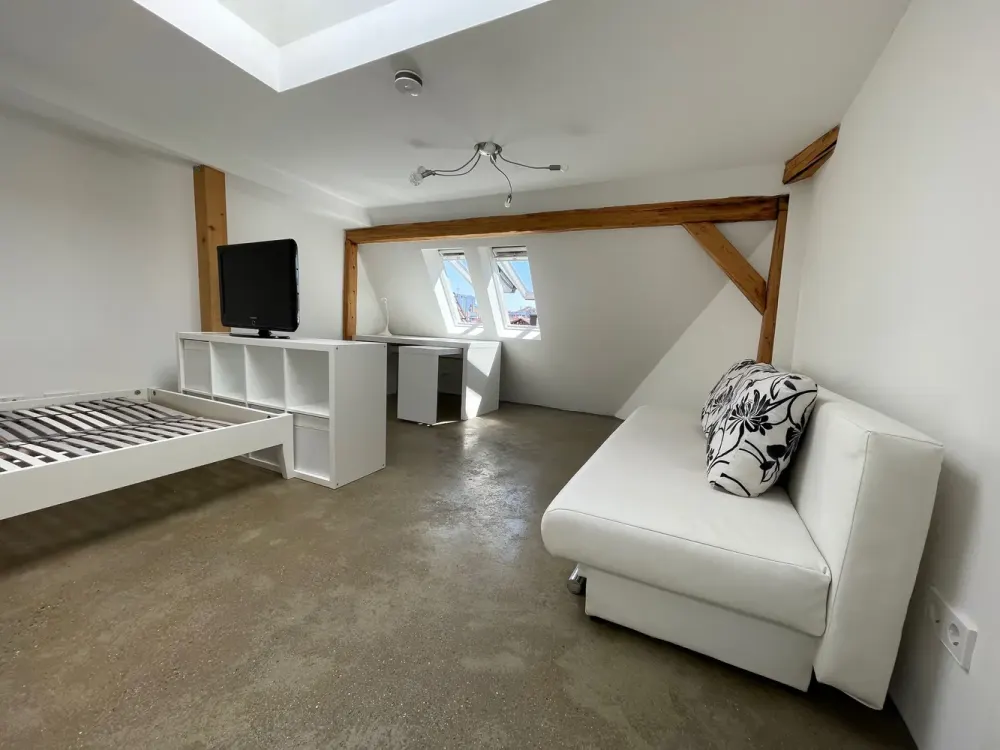 Neue WG-Möglichkeit mit drei Zimmern und Balkon, ideal für dich allein oder mit Freunden!
