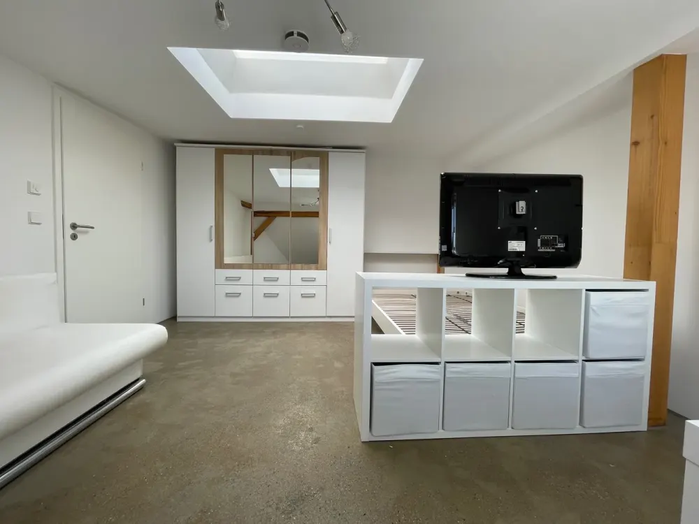 Neue WG-Möglichkeit mit drei Zimmern und Balkon, ideal für dich allein oder mit Freunden!