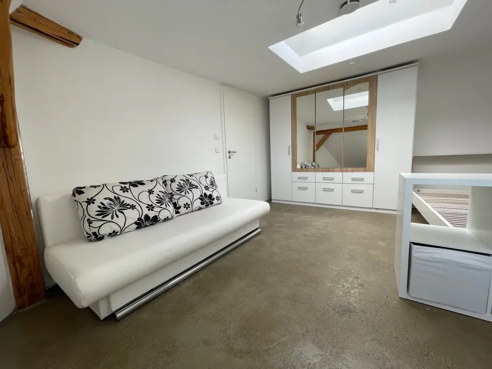 Neue WG-Möglichkeit mit drei Zimmern und Balkon, ideal für dich allein oder mit Freunden!