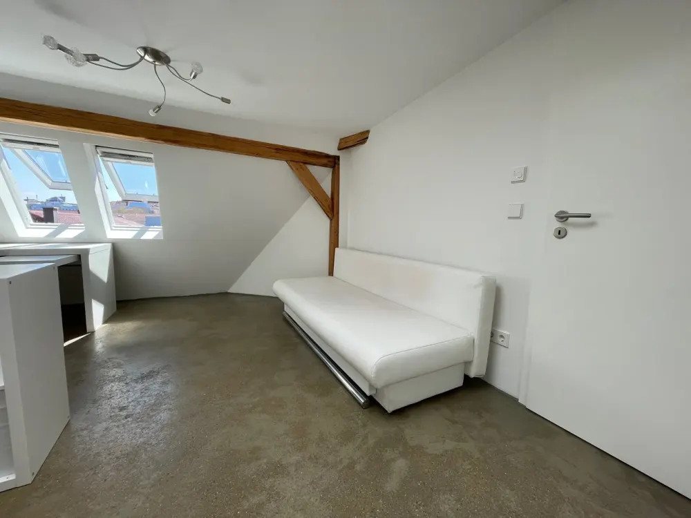 Neue WG-Möglichkeit mit drei Zimmern und Balkon, ideal für dich allein oder mit Freunden!