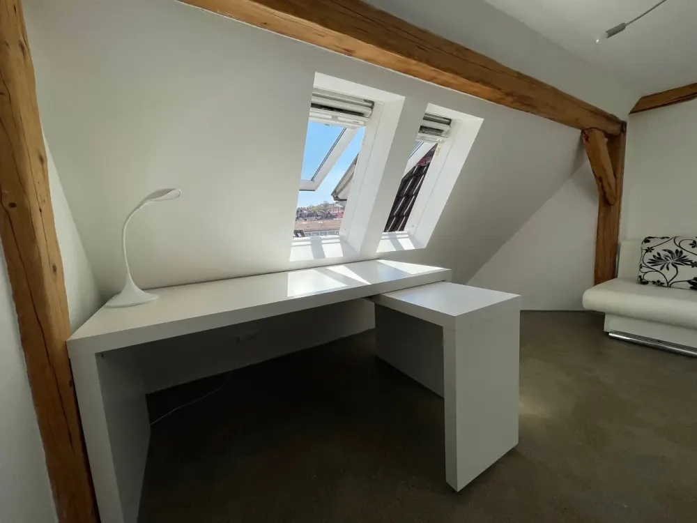 Neue WG-Möglichkeit mit drei Zimmern und Balkon, ideal für dich allein oder mit Freunden!