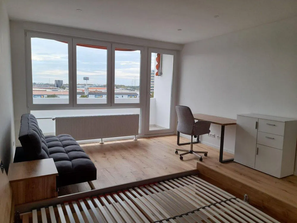 TOP renovated 4-room apartment with kitchen and balcony