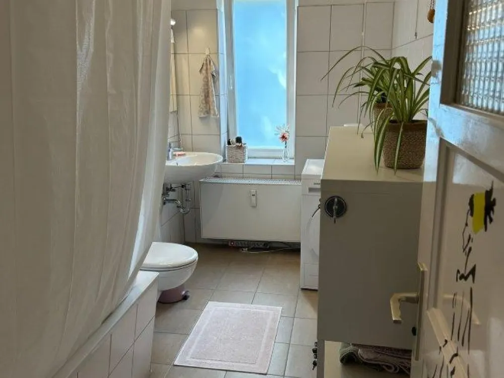 Helle Wohnung mit Balkon in Barmbek-Süd