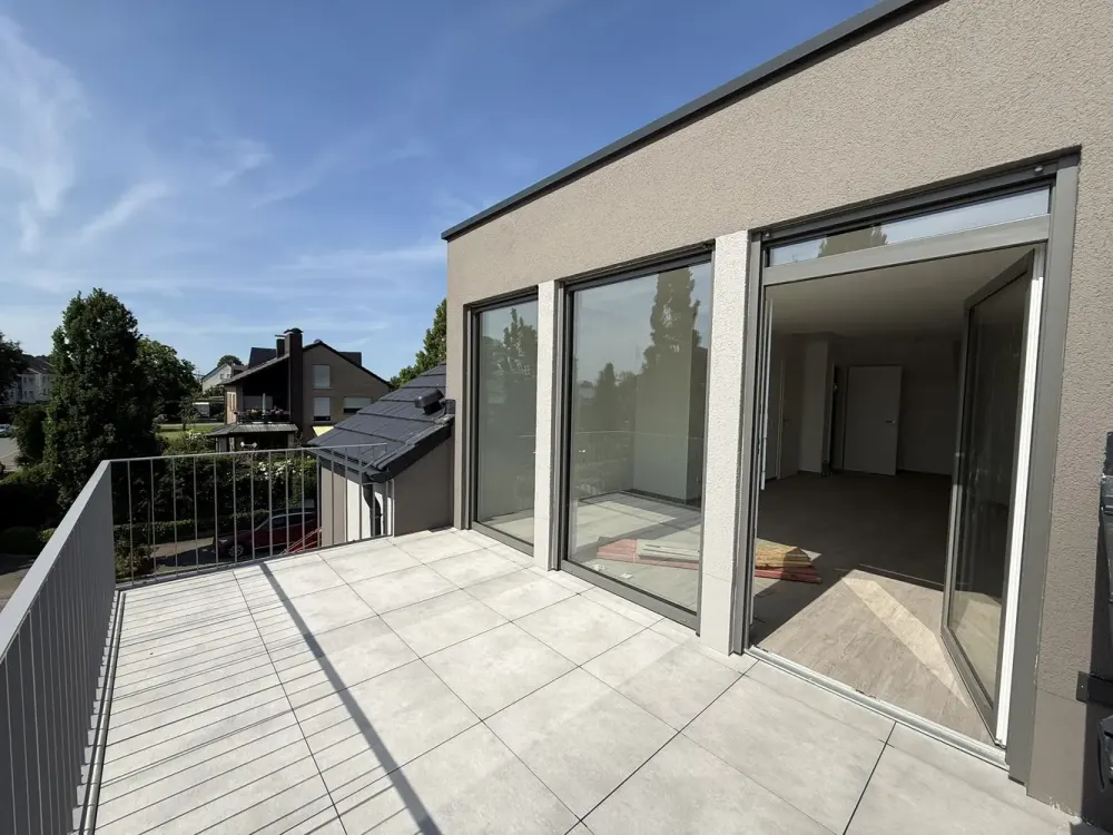 Newly Built First-Time Occupancy 2-Room Apartment with Large Balcony Facing Southwest, Designer Bathroom, Small Study