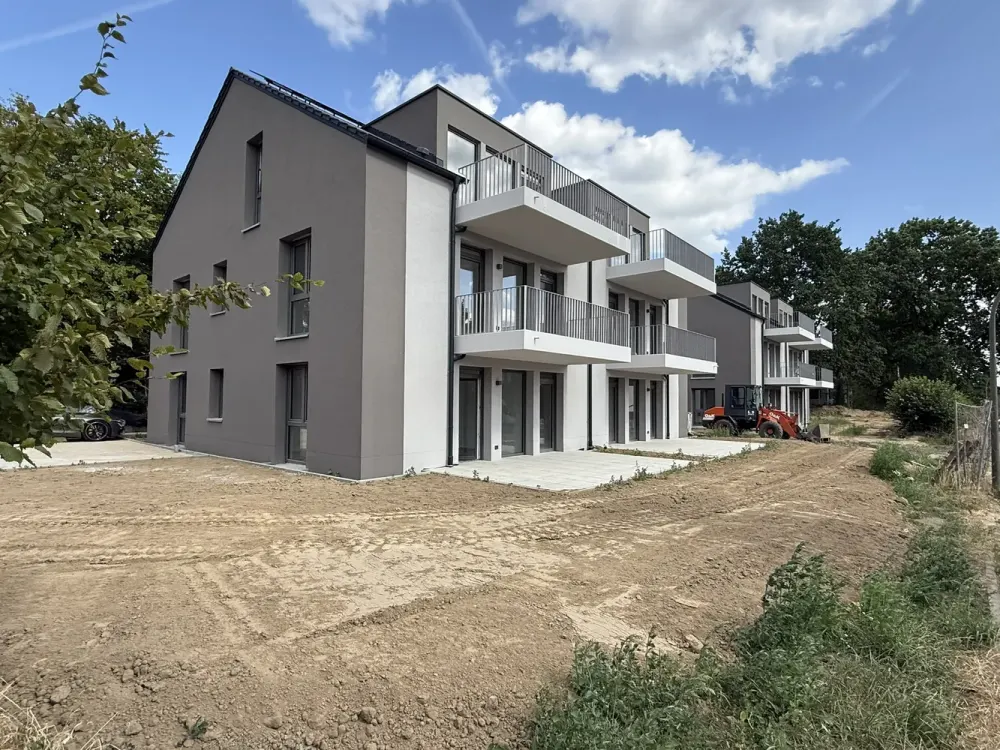 Newly Built First-Time Occupancy 2-Room Apartment with Large Balcony Facing Southwest, Designer Bathroom, Small Study