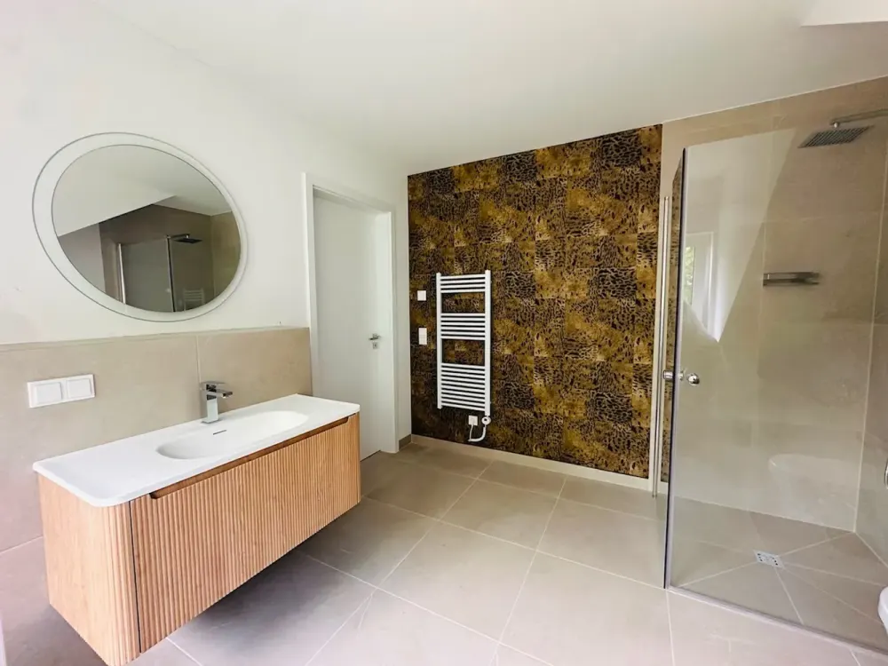 Newly Built First-Time Occupancy 2-Room Apartment with Large Balcony Facing Southwest, Designer Bathroom, Small Study