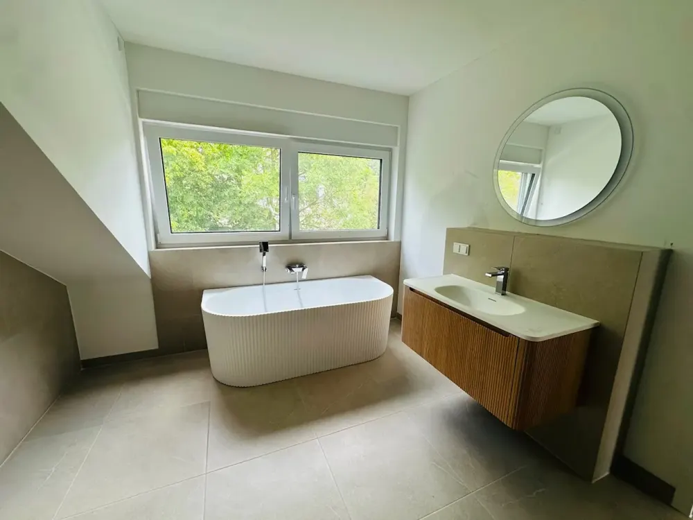 Newly Built First-Time Occupancy 2-Room Apartment with Large Balcony Facing Southwest, Designer Bathroom, Small Study