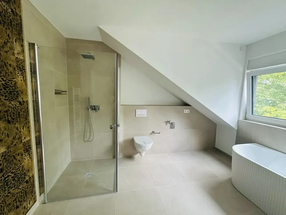 Newly Built First-Time Occupancy 2-Room Apartment with Large Balcony Facing Southwest, Designer Bathroom, Small Study