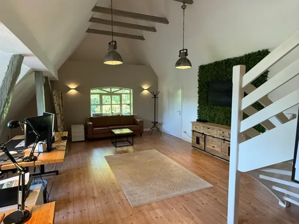 Grosszügige Maisonette-Wohnung mit Charakter im historischen Reethof / 2 Bäder + 2 Stellplätze