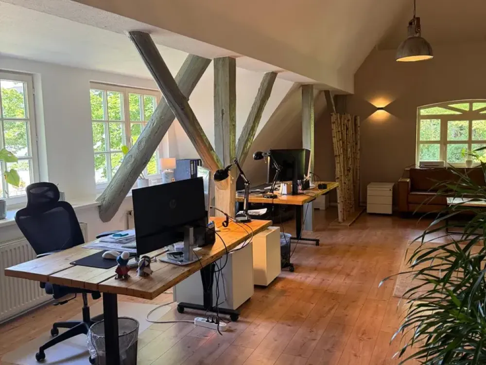 Grosszügige Maisonette-Wohnung mit Charakter im historischen Reethof / 2 Bäder + 2 Stellplätze