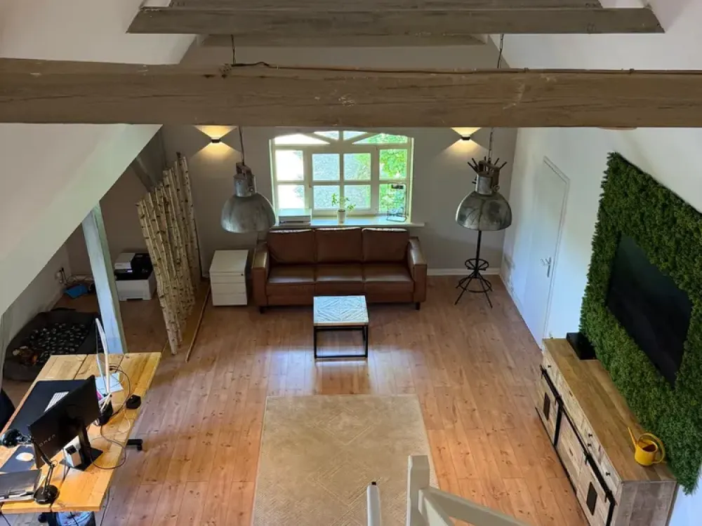 Grosszügige Maisonette-Wohnung mit Charakter im historischen Reethof / 2 Bäder + 2 Stellplätze