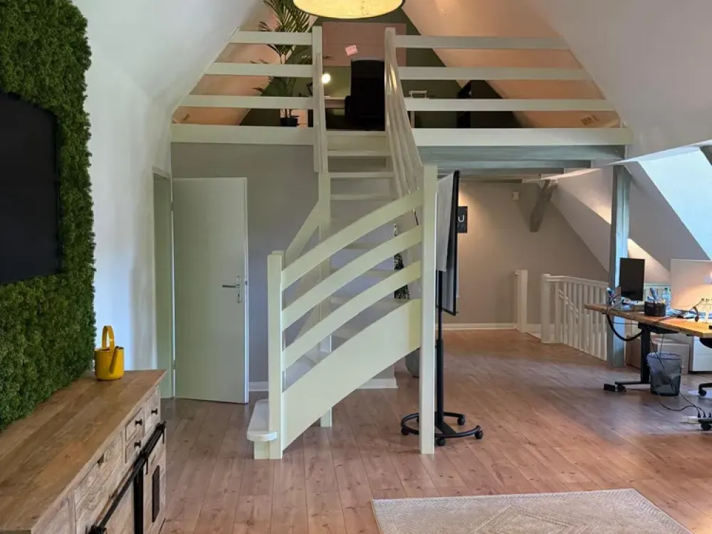 Grosszügige Maisonette-Wohnung mit Charakter im historischen Reethof / 2 Bäder + 2 Stellplätze