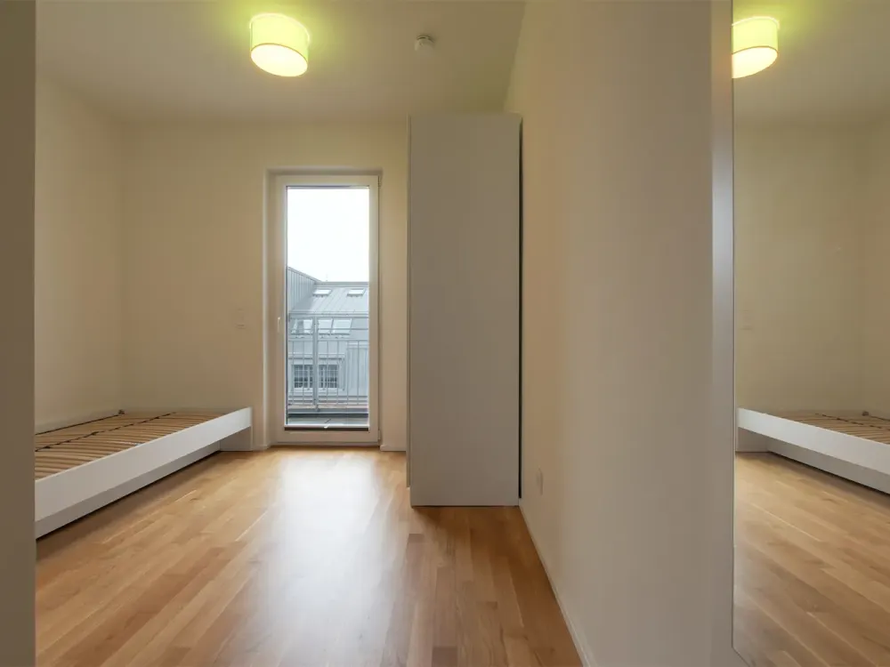 Furnished 2-Room Apartment with Balcony & Excellent Connection