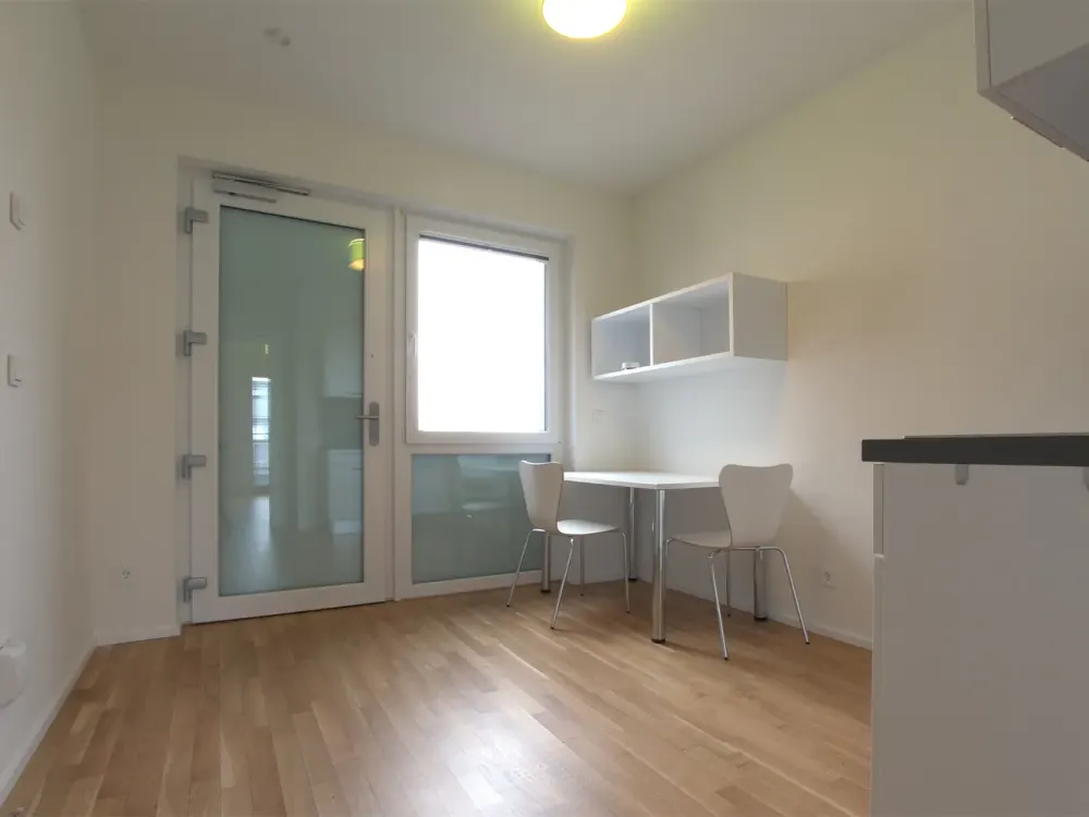 Furnished 2-Room Apartment with Balcony & Excellent Connection