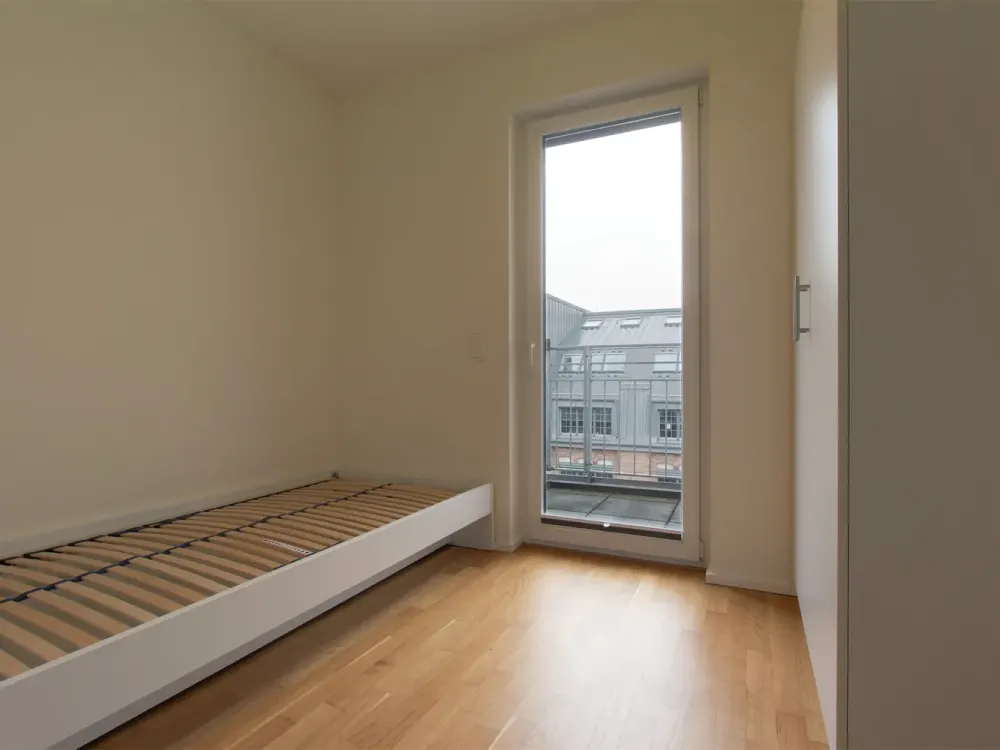 Furnished 2-Room Apartment with Balcony & Excellent Connection