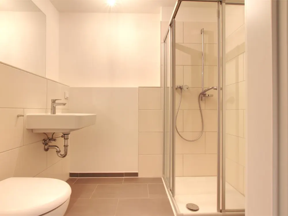 Furnished 2-Room Apartment with Balcony & Excellent Connection