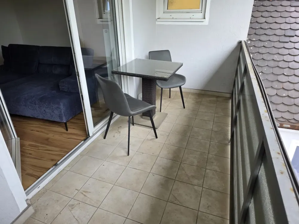 Möblierte Wohnung mit zwei Zimmern und Balkon in Schwabing - direkt am Ring!