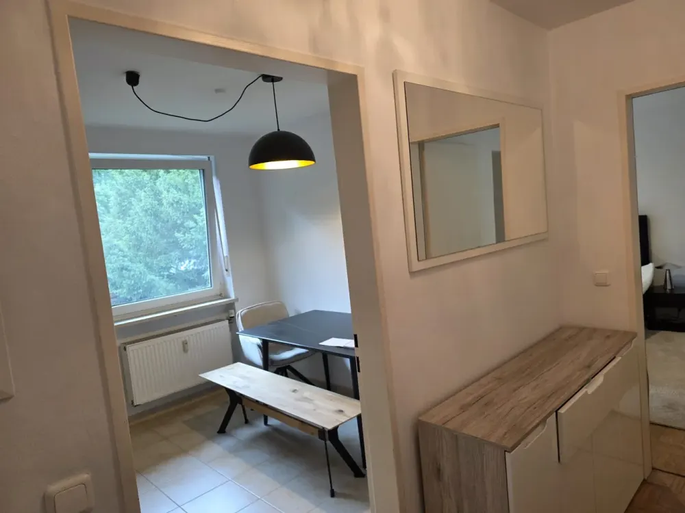 Möblierte Wohnung mit zwei Zimmern und Balkon in Schwabing - direkt am Ring!