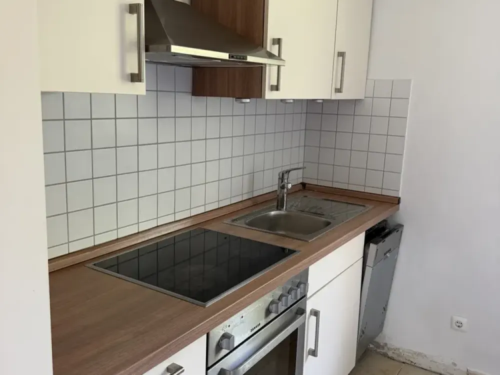 Möblierte Wohnung mit zwei Zimmern und Balkon in Schwabing - direkt am Ring!