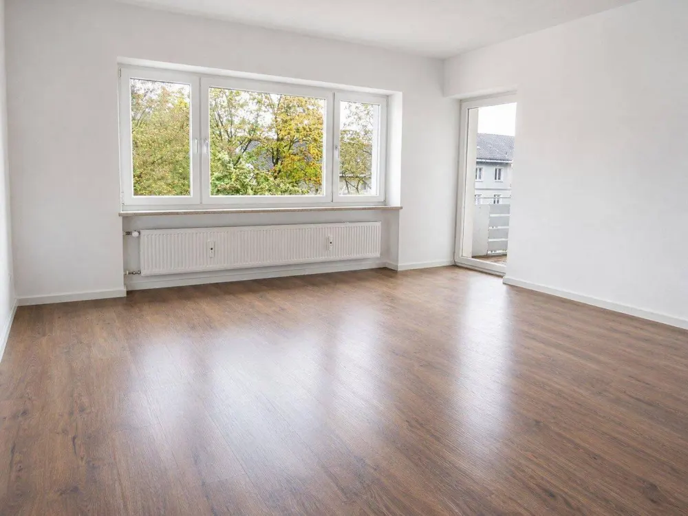 Helle, gut geschnittene 2 1/2 Zimmer-Wohnung, ca. 72,50 m² mit Süd-Loggia, in München-Moosach