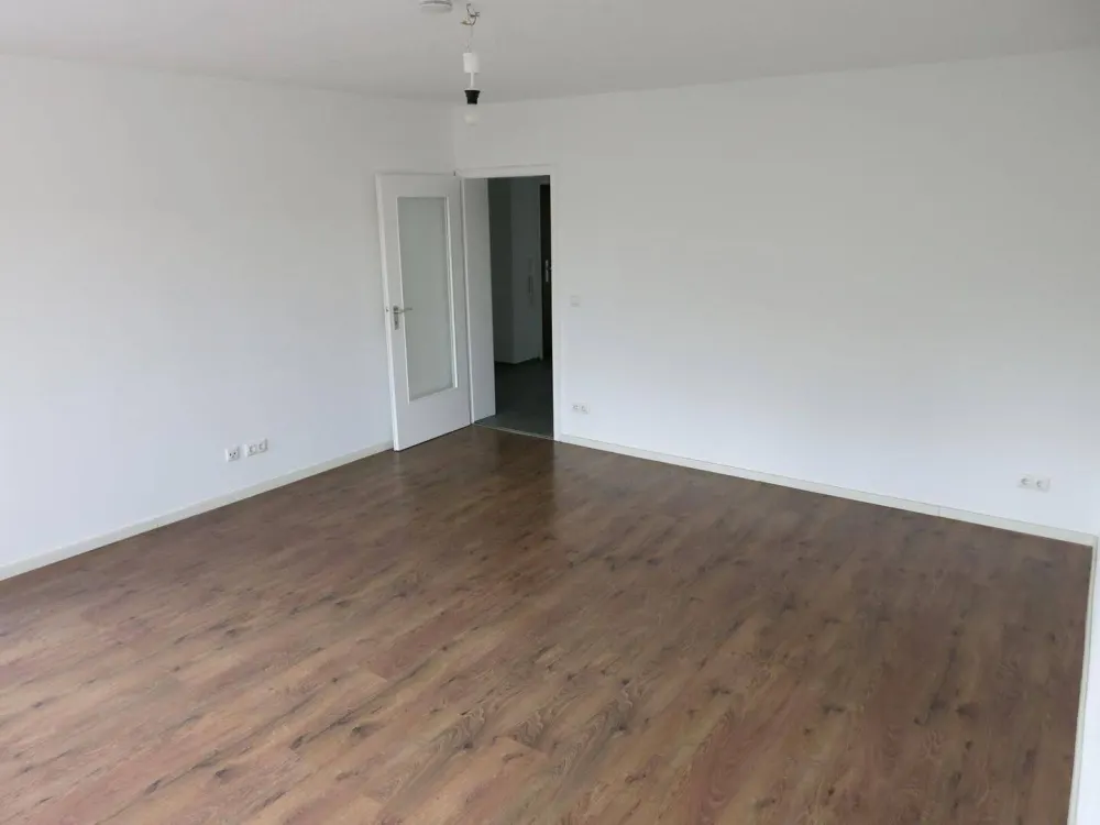 Helle, gut geschnittene 2 1/2 Zimmer-Wohnung, ca. 72,50 m² mit Süd-Loggia, in München-Moosach