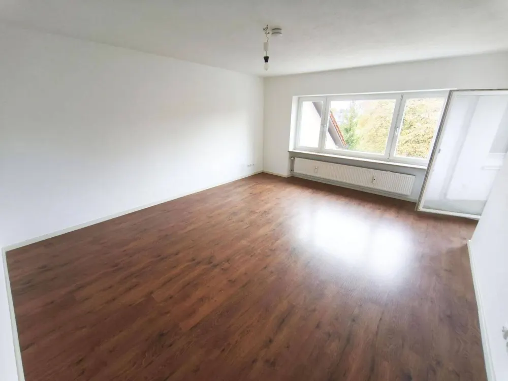 Helle, gut geschnittene 2 1/2 Zimmer-Wohnung, ca. 72,50 m² mit Süd-Loggia, in München-Moosach