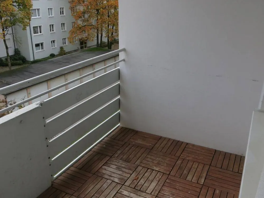 Helle, gut geschnittene 2 1/2 Zimmer-Wohnung, ca. 72,50 m² mit Süd-Loggia, in München-Moosach