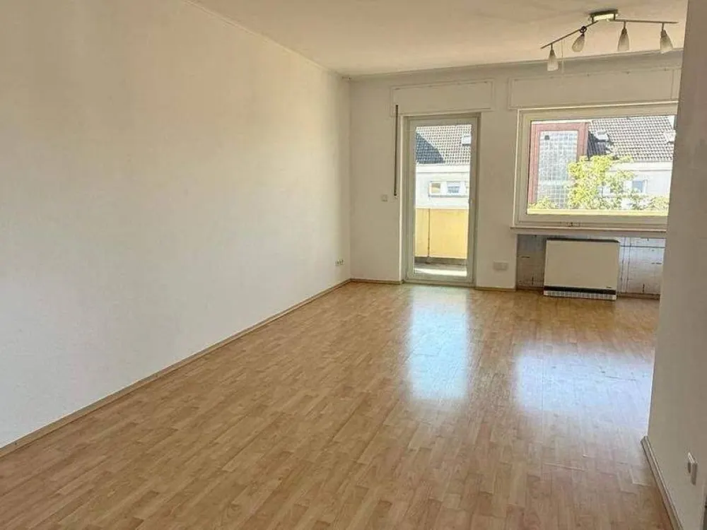 3 Zimmer Wohnung mit Balkon und Einbauküche, sofort bezugsfrei!