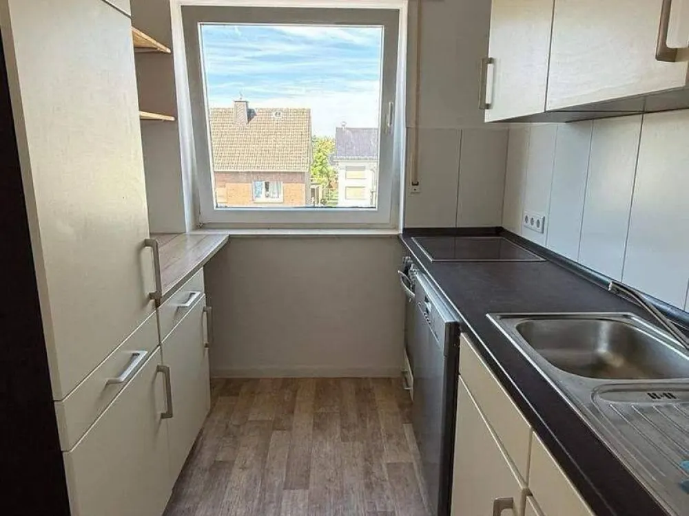 3 Zimmer Wohnung mit Balkon und Einbauküche, sofort bezugsfrei!
