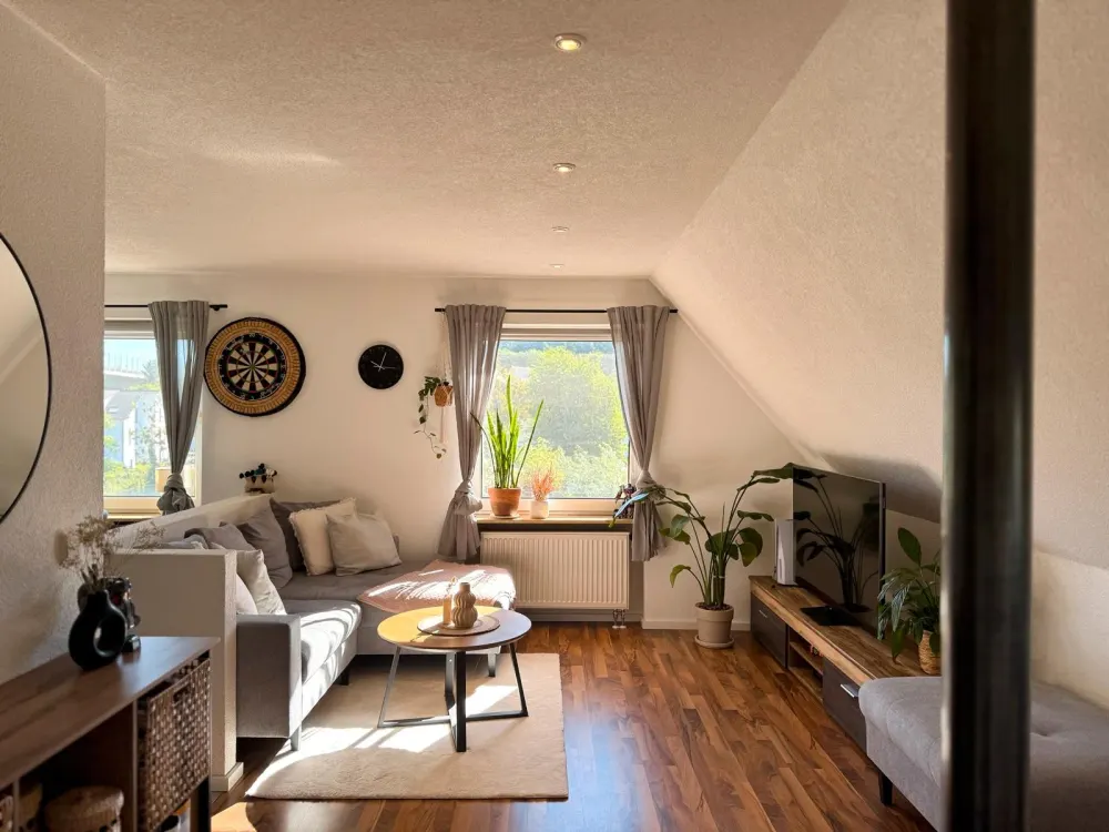 Looking for a new tenant for a beautiful, bright 2-room apartment from October!