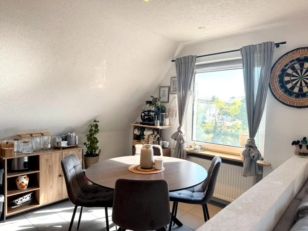 Looking for a new tenant for a beautiful, bright 2-room apartment from October!