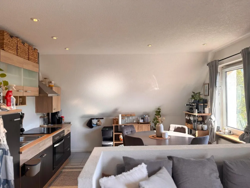 Looking for a new tenant for a beautiful, bright 2-room apartment from October!