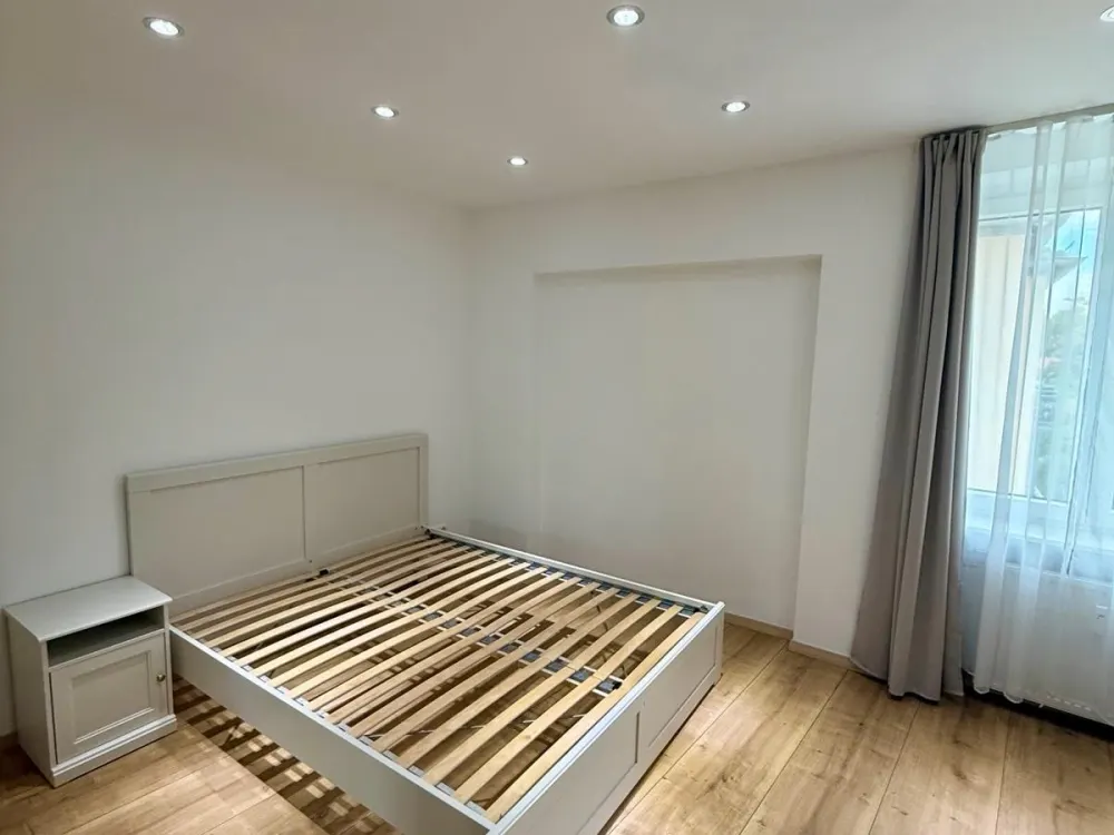 Helle, modernisierte 2-Zimmer-Wohnung nahe Adenauerplatz