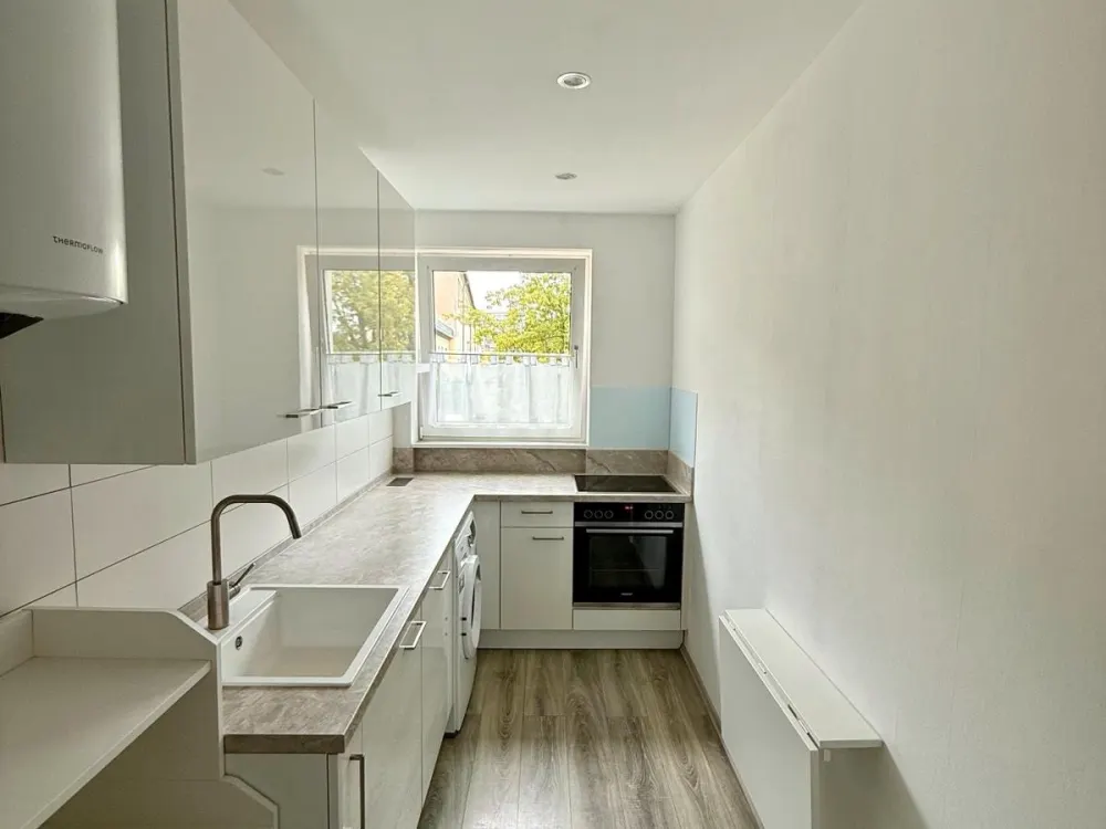Helle, modernisierte 2-Zimmer-Wohnung nahe Adenauerplatz