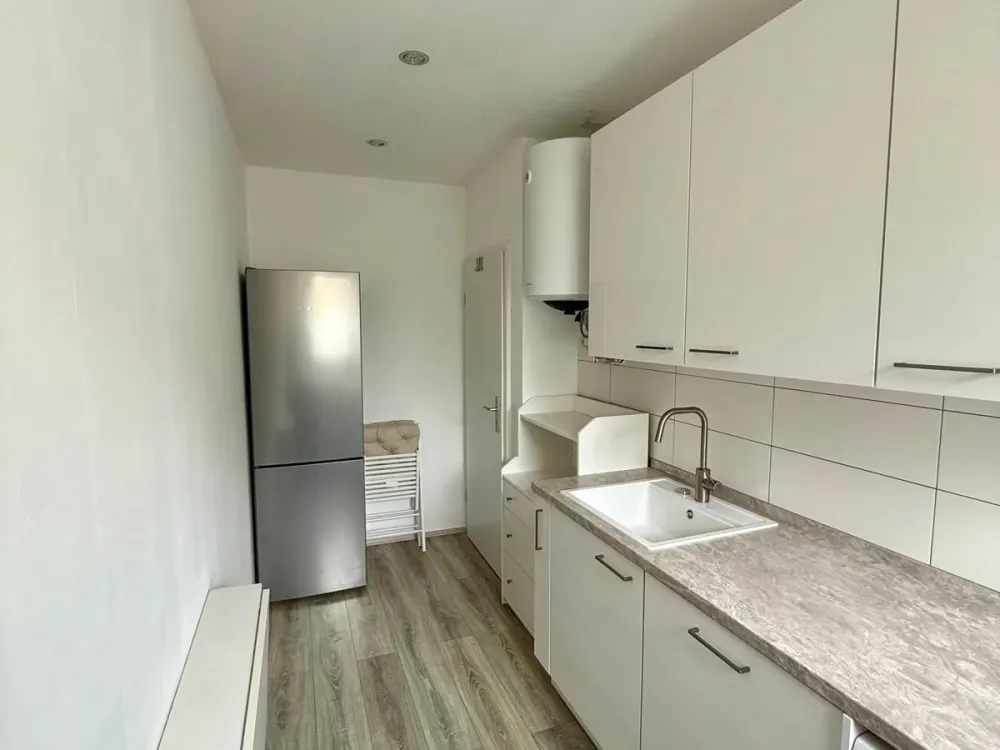 Helle, modernisierte 2-Zimmer-Wohnung nahe Adenauerplatz