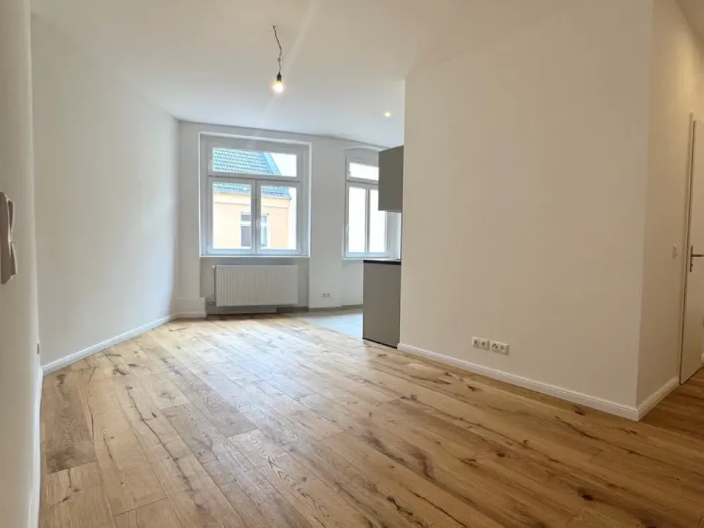 2 Zimmer | EBK | wunderschön sanierter Altbau !