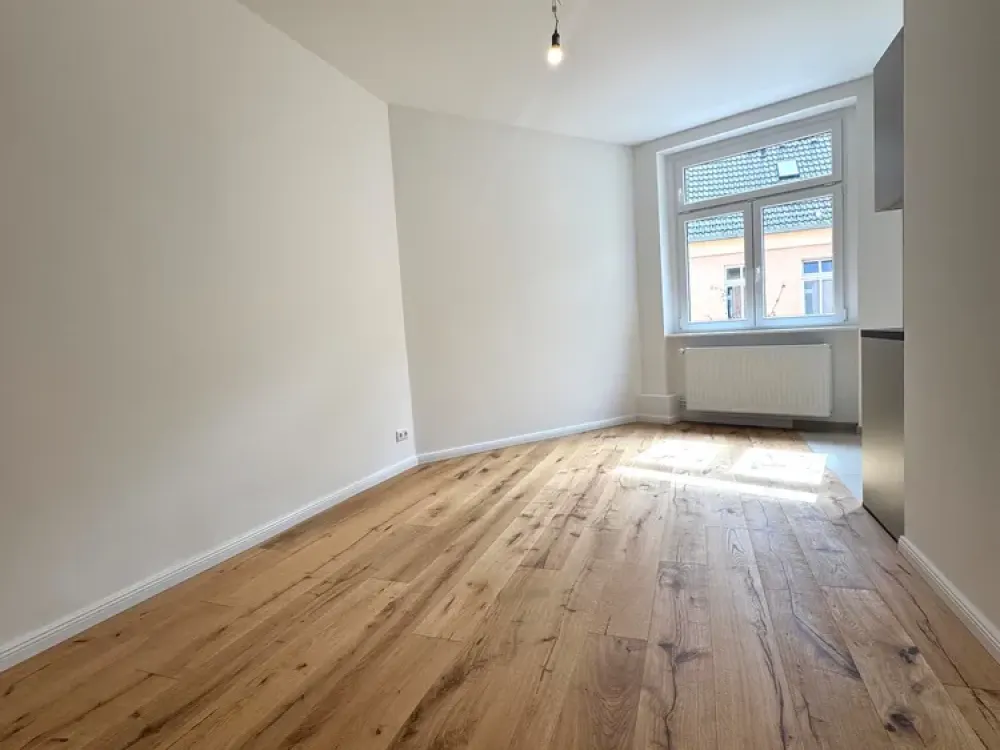 2 Zimmer | EBK | wunderschön sanierter Altbau !