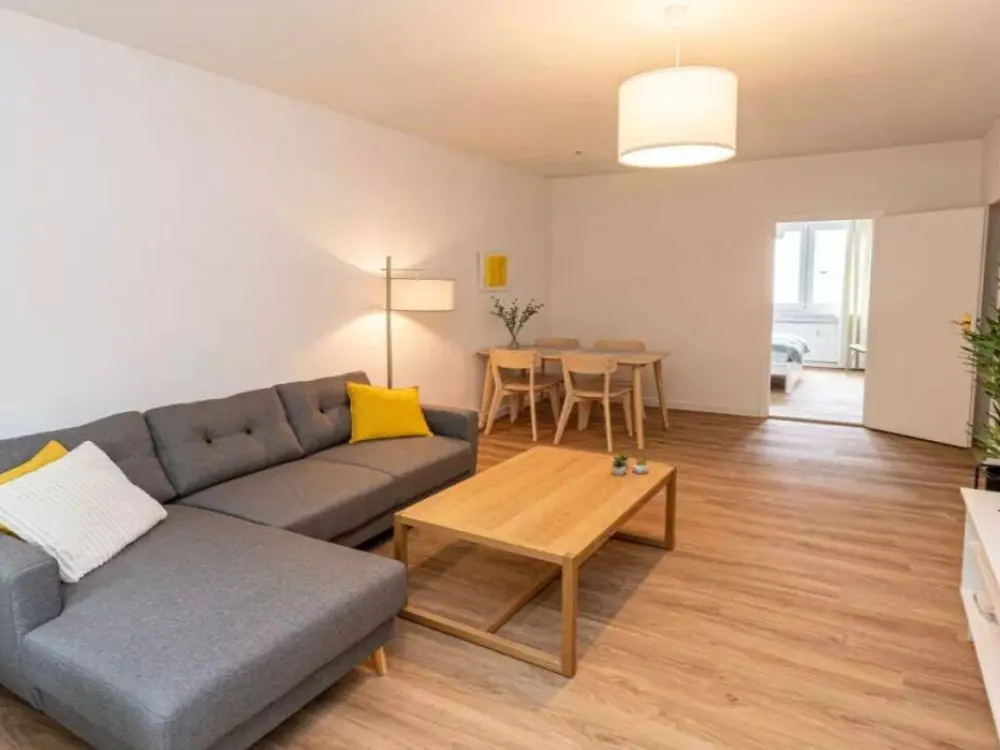 Vollmöbillerte 2 Zimmer Wohnung in Friedrichshafen