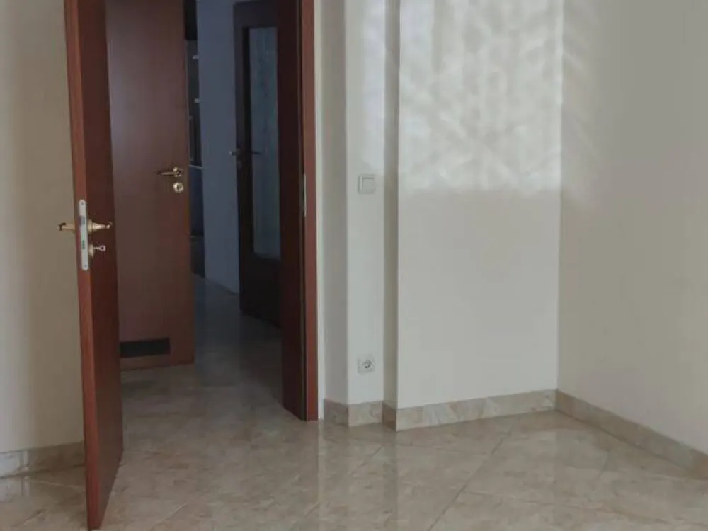 Sanierte 2,5 Zimmer (ehemalige 3 Zimmer Wohnung) zu vermieten.