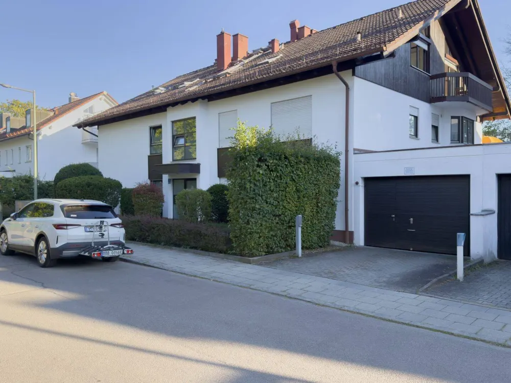Möblierte, Sanierte 2-Zimmer-Wohnung mit separaten Hobbyraum ideal als Home-Office mit TG-Stellplatz