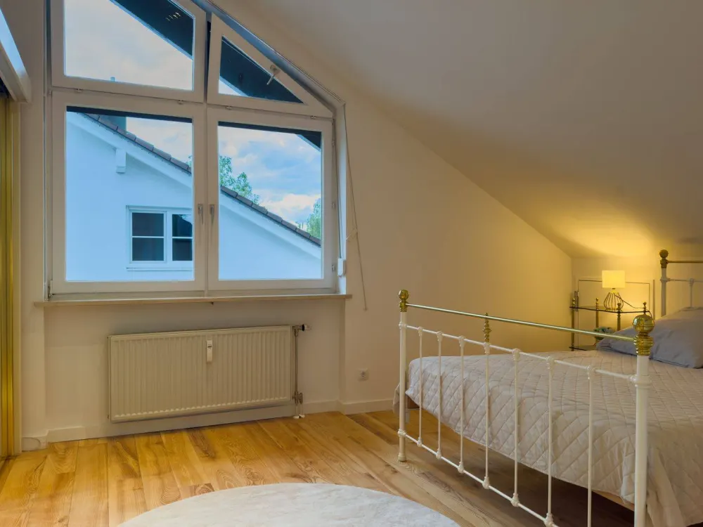 Möblierte, Sanierte 2-Zimmer-Wohnung mit separaten Hobbyraum ideal als Home-Office mit TG-Stellplatz
