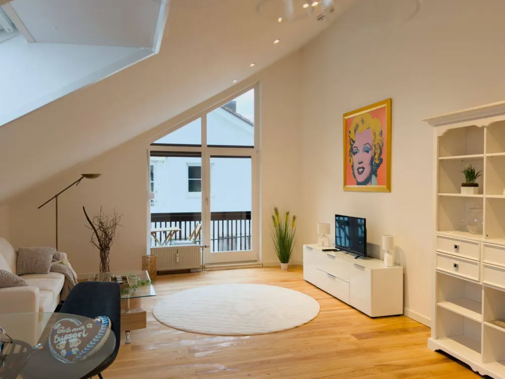 Möblierte, Sanierte 2-Zimmer-Wohnung mit separaten Hobbyraum ideal als Home-Office mit TG-Stellplatz