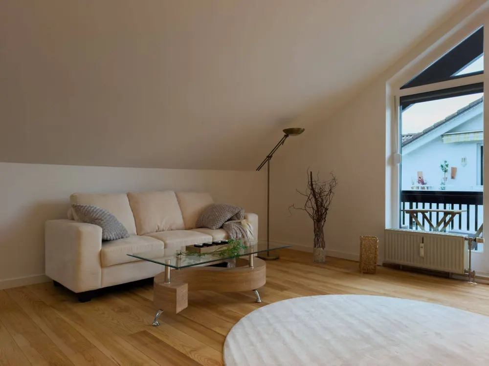 Möblierte, Sanierte 2-Zimmer-Wohnung mit separaten Hobbyraum ideal als Home-Office mit TG-Stellplatz