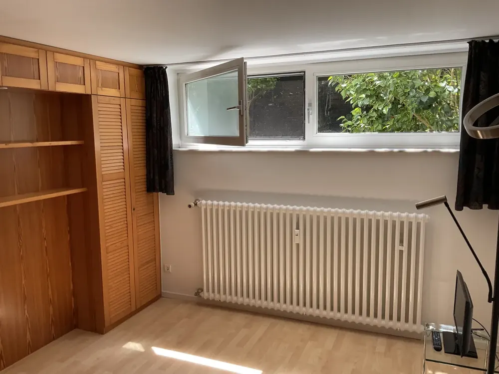 Partially Furnished 2-Room Apartment in Düsseldorf-Mörsenbroich