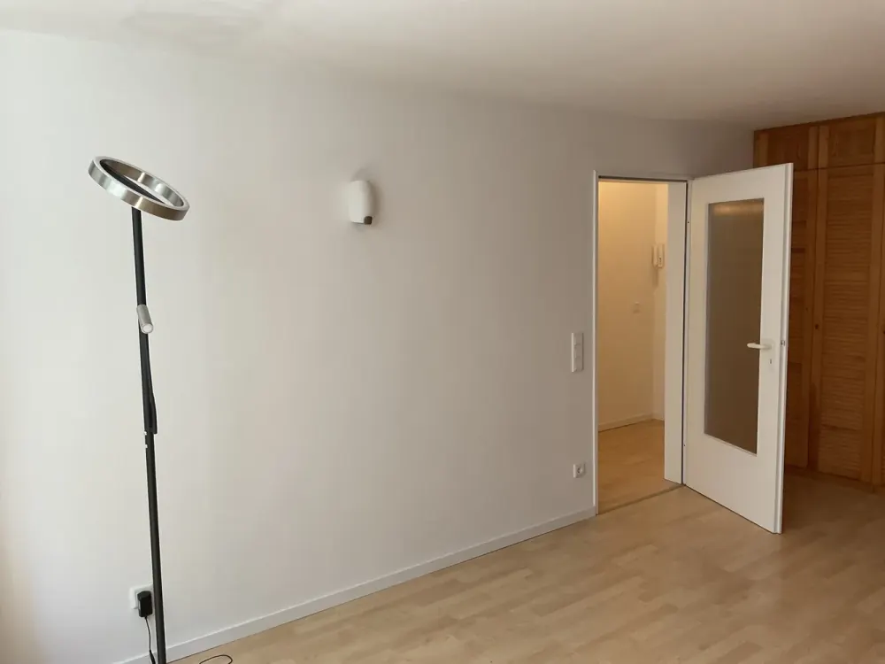 Partially Furnished 2-Room Apartment in Düsseldorf-Mörsenbroich