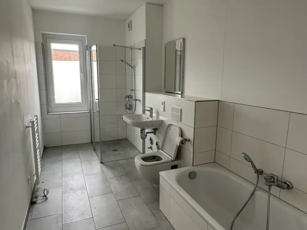 Leben am Wasser in extravaganter Lage großzügige 4-Zimmer-Wohnung mit schöner Aussicht
