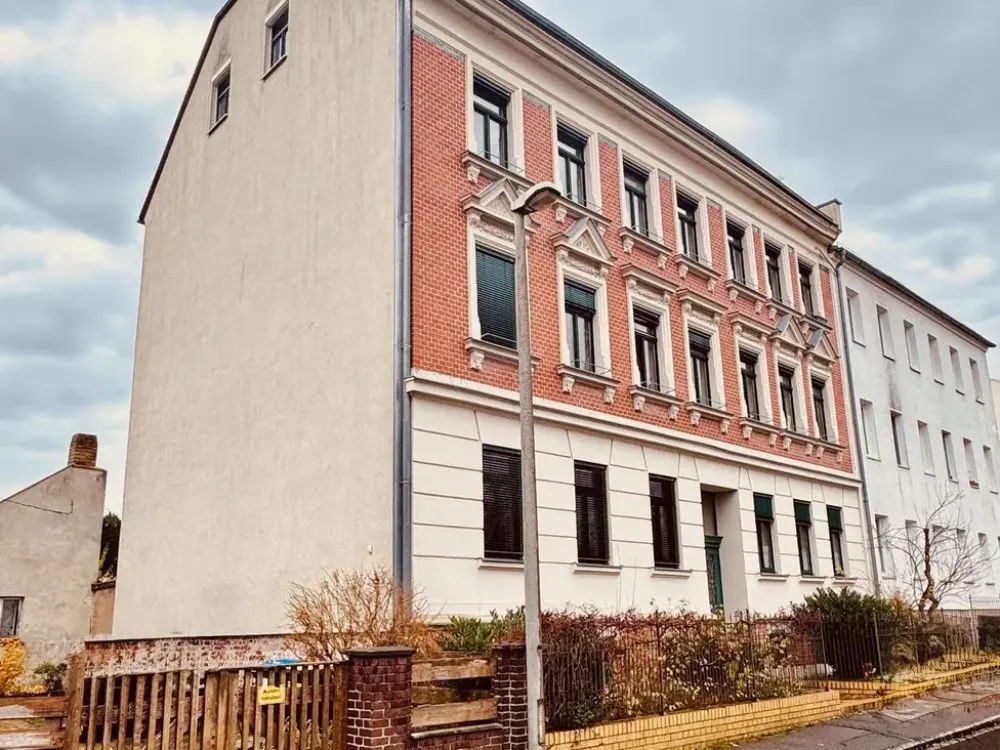 Einziehen & Genießen ++ Frisch renovierte 2-Zi. Whg mit Fußbodenheizung, Balkon & Einbauküche ++