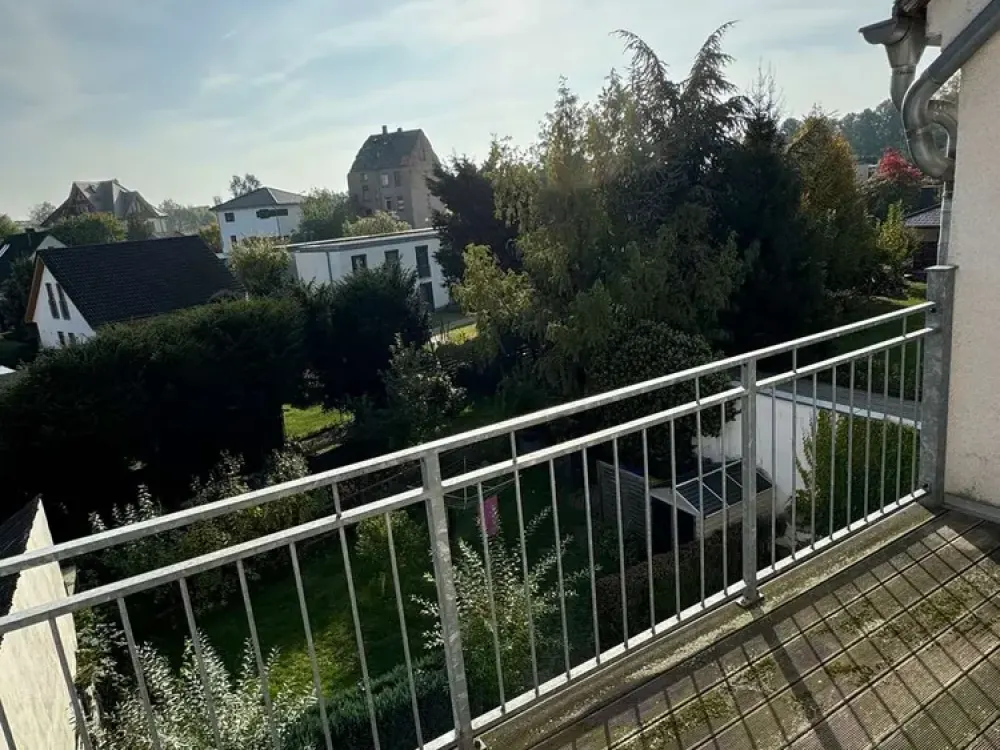 Einziehen & Genießen ++ Frisch renovierte 2-Zi. Whg mit Fußbodenheizung, Balkon & Einbauküche ++