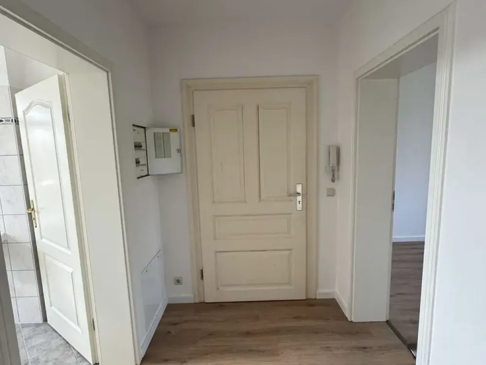 Einziehen & Genießen ++ Frisch renovierte 2-Zi. Whg mit Fußbodenheizung, Balkon & Einbauküche ++