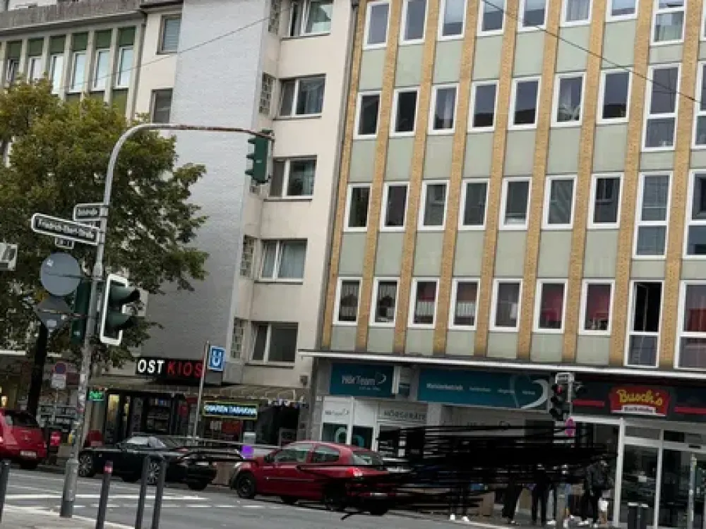 Freie kleine 2 Zimmerwohnung mit großem Balkon in der Düsseldorfer City
